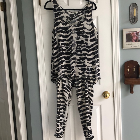 Guess boyfriend tank top & pants. - Picture 1 of 5